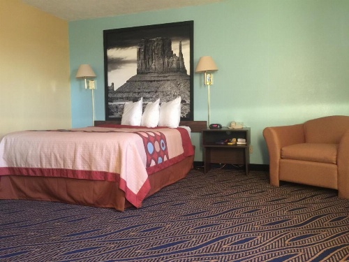 Super 8 by Wyndham Cedar City image 9
