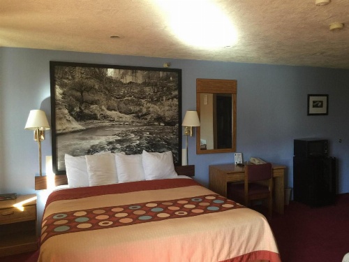 Super 8 by Wyndham Cedar City image 19