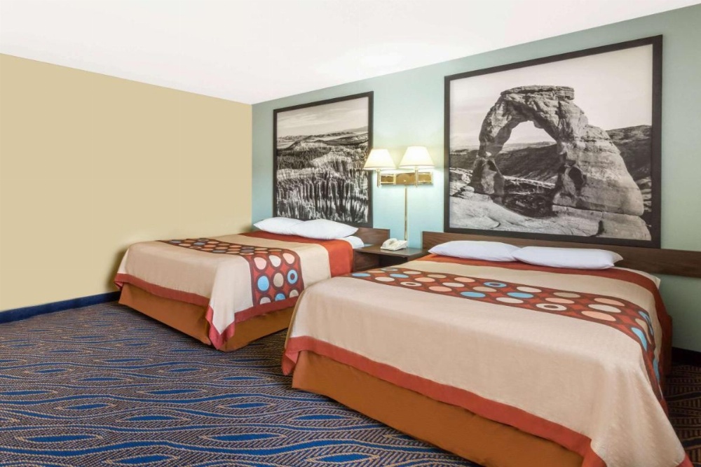 Super 8 by Wyndham Cedar City Image 32