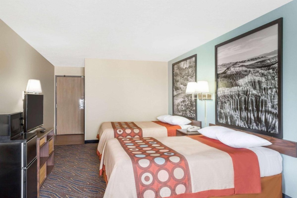 Super 8 by Wyndham Cedar City Image 34