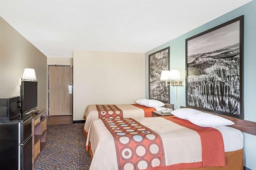Super 8 by Wyndham Cedar City image 34