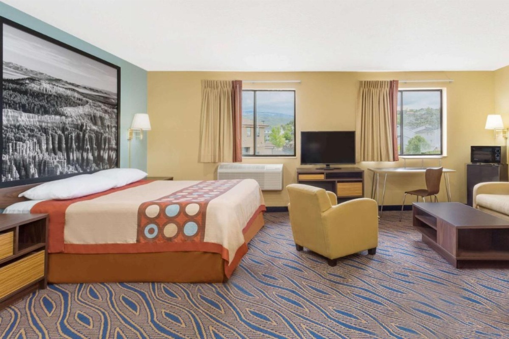 Super 8 by Wyndham Cedar City Image 36
