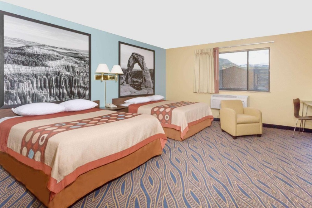 Super 8 by Wyndham Cedar City Image 37