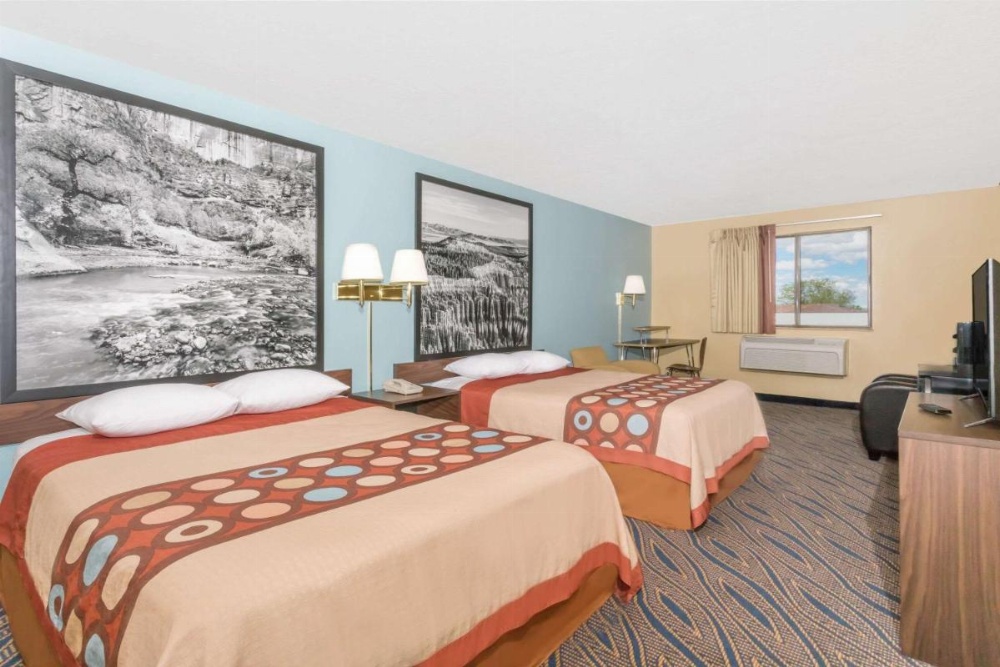 Super 8 by Wyndham Cedar City Image 39