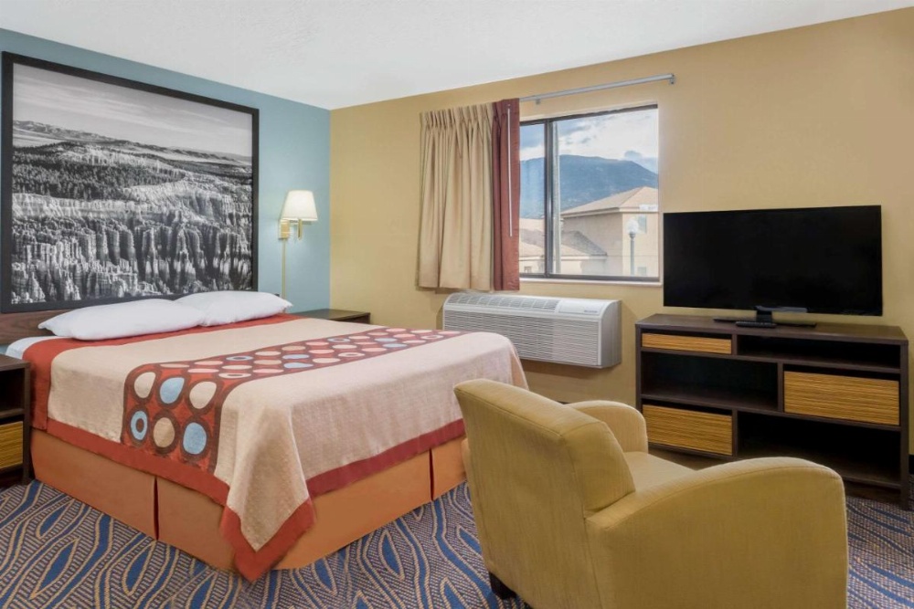 Super 8 by Wyndham Cedar City Image 40