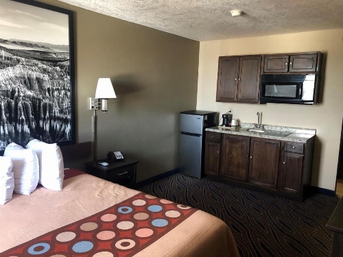Super 8 by Wyndham Cedar City image 47